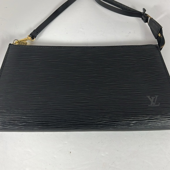 Louis Vuitton Epi leather pochette black. Very good condition - Picture 2 of 10